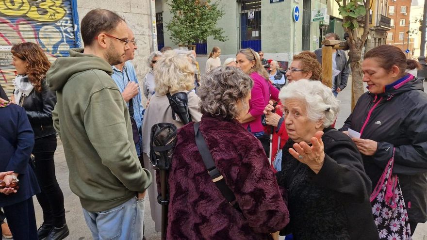 Protesta vecinal para reclamar el nuevo centro de salud de Malasaña, que ya tiene un presupuesto mínimo
