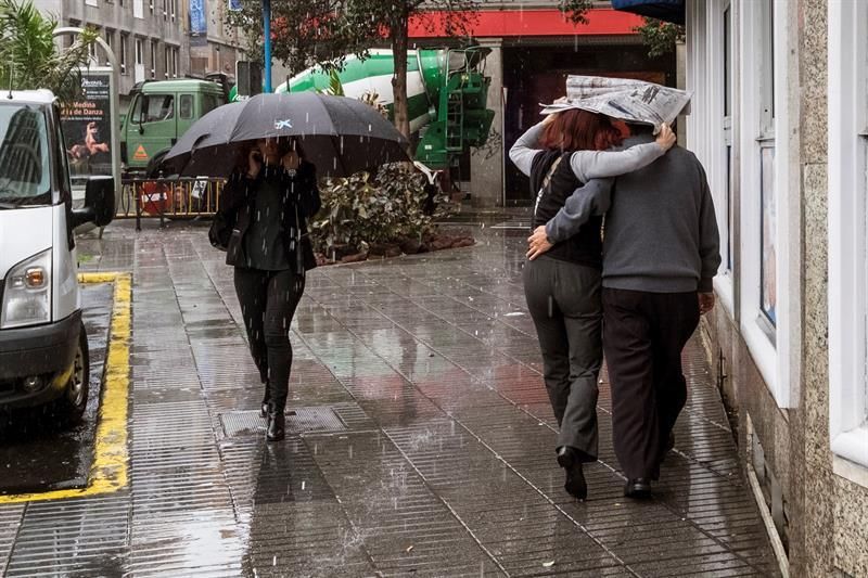 Lluvia en Las Palmas de Gran Canaria. EFE/Ángel Medina G.