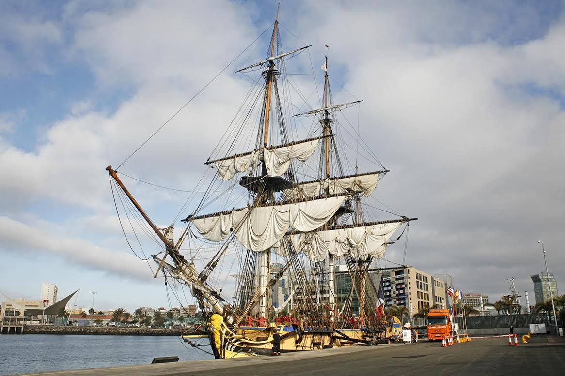 L’Hermione”, en el muelle de Santa Catalina. (ALEJANDRO RAMOS)