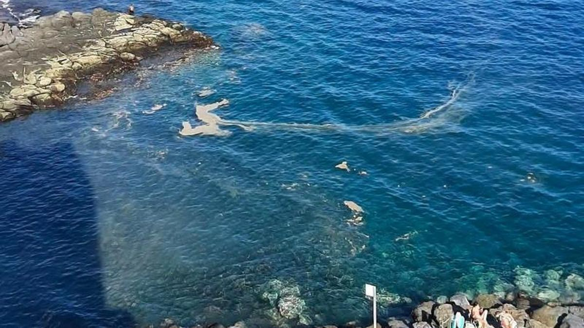 CC de El Rosario denuncia la “inacción” del Ayuntamiento ante "posibles vertidos" en la costa del municipio