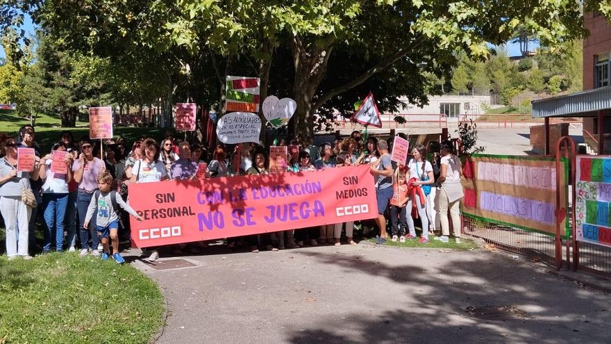 Protestas en Aragón ante la falta 105 plazas de auxiliares de educación especial: "La educación pública es para todos"