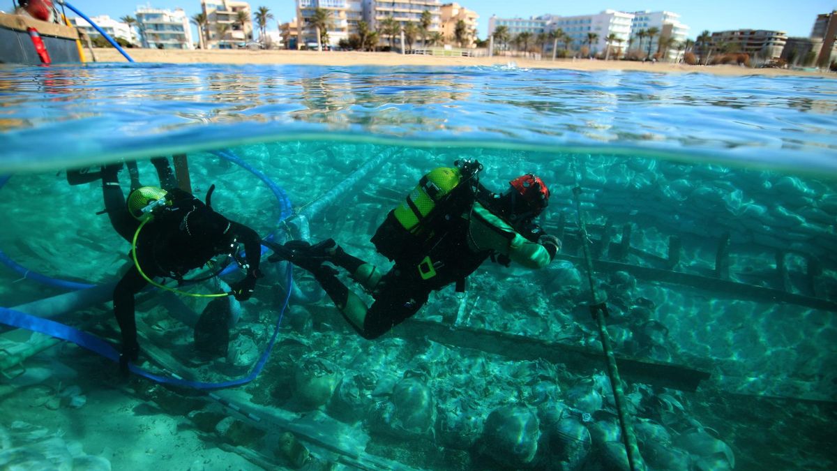 Desenterrando 1.700 años de historia: comienza la extracción del barco romano oculto bajo las aguas del Mar Balear