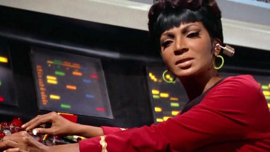 Muere Nichelle Nichols, Uhura en 'Star Trek', símbolo de la representación afroamericana en televisión