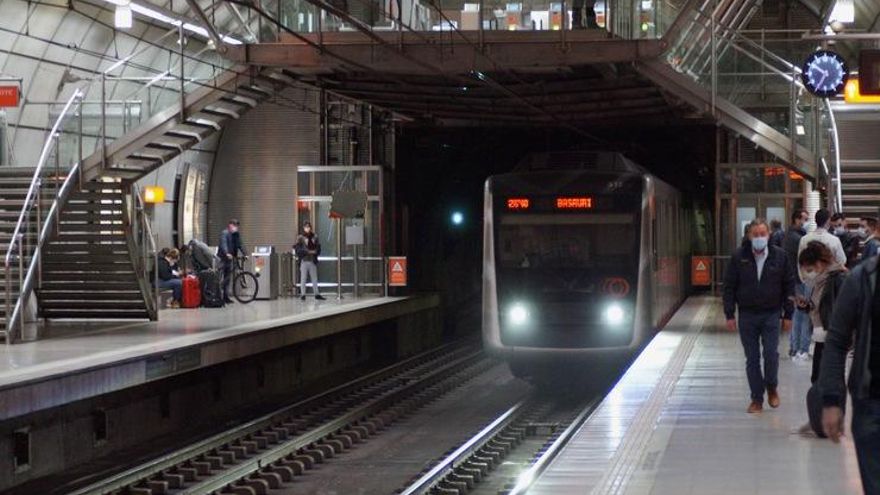 El metro de Bilbao recaudó de más 1,14 millones en los días de julio en que no aplicó los descuentos al transporte