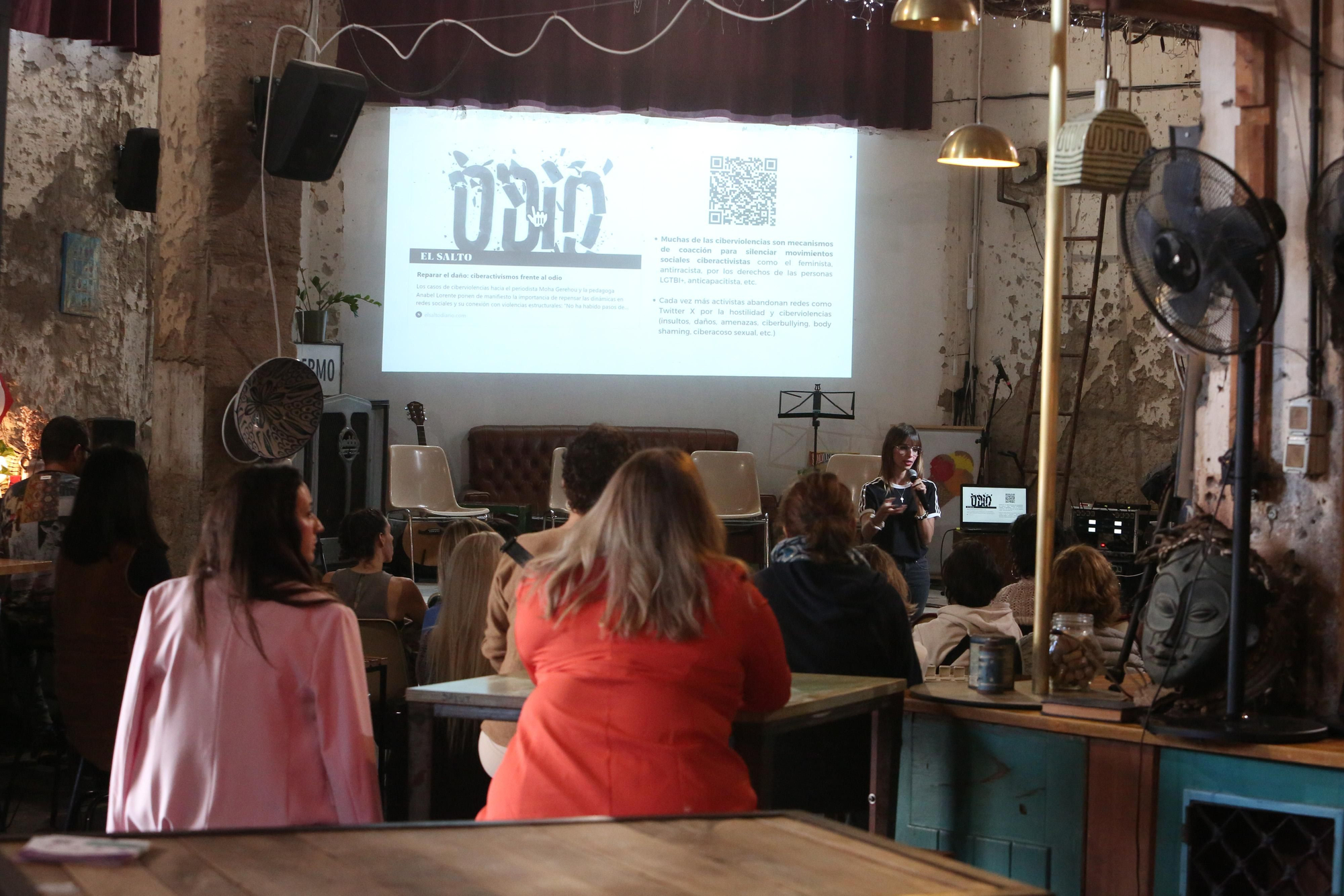 Taller de ciberviolencias machistas impartido por Nadia Martín.