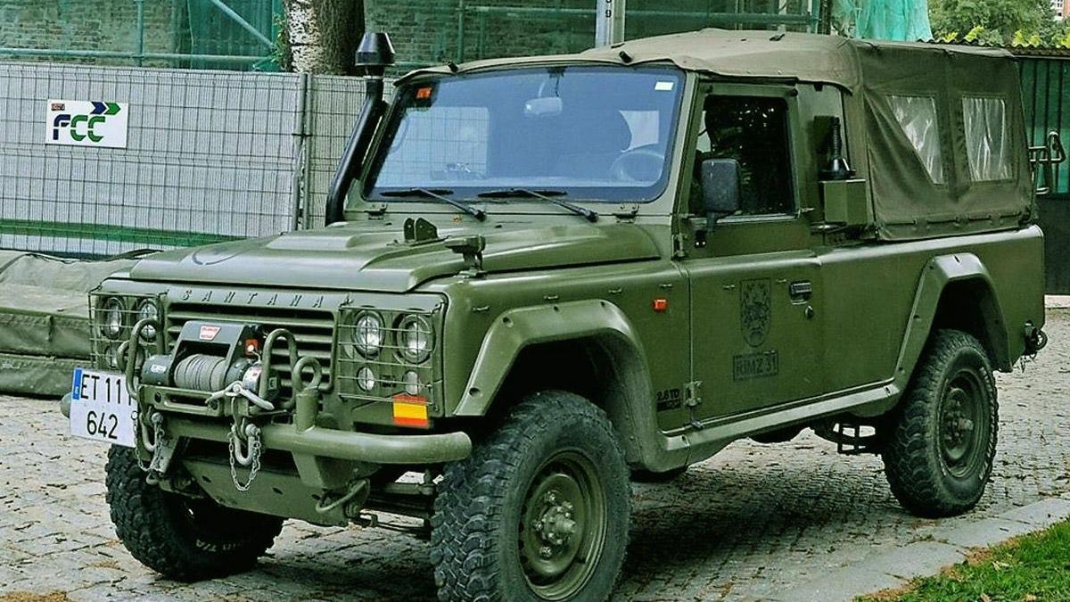 Heridos graves dos militares leoneses en Orense al chocar su vehículo contra un camión de ganado