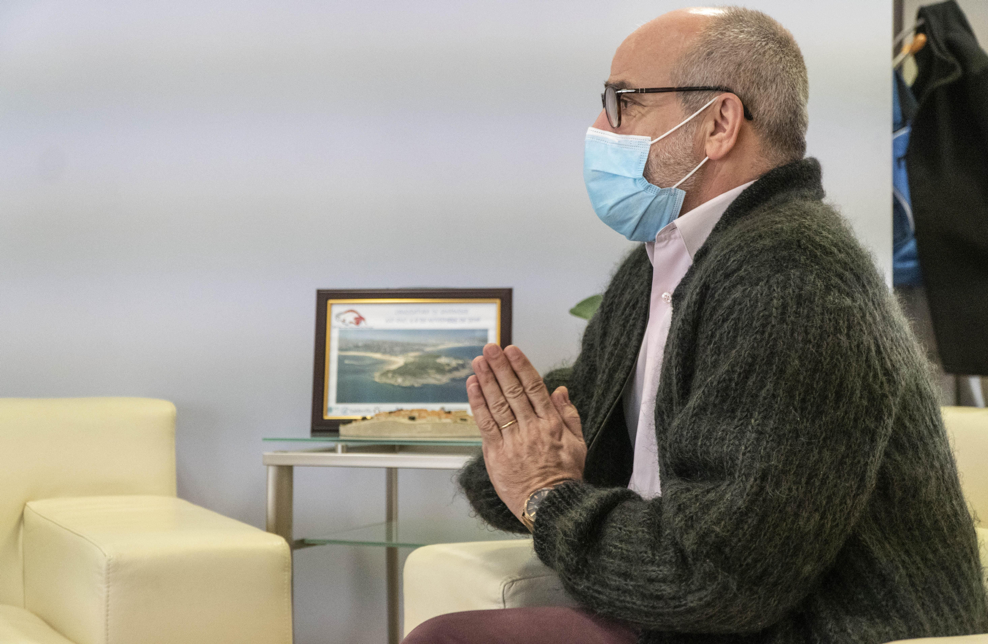 El consejero de Sanidad defiende su gestión durante la pandemia.