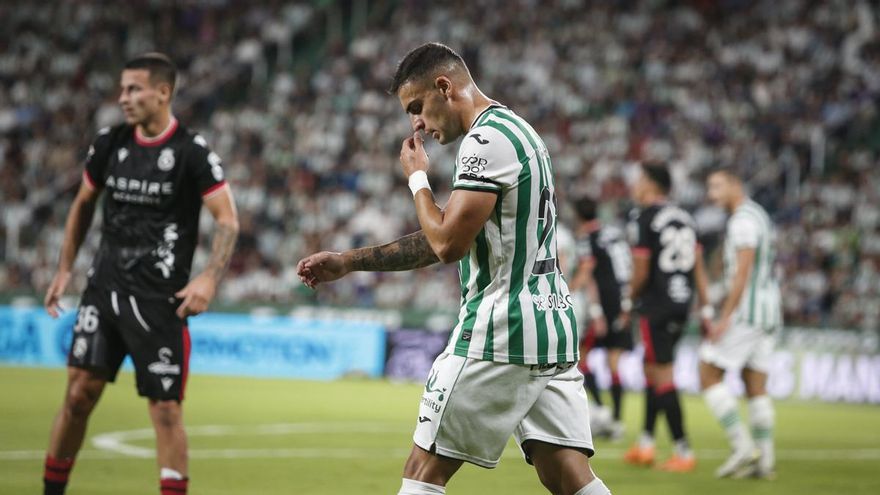 Carlos Isaac deja de pertenecer al Córdoba CF: el Widzew Lodz abona su cláusula de rescisión