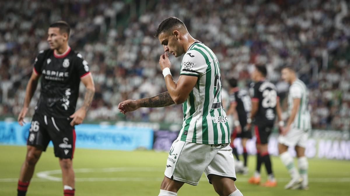 Carlos Isaac deja de pertenecer al Córdoba CF: el Widzew Lodz abona su cláusula de rescisión