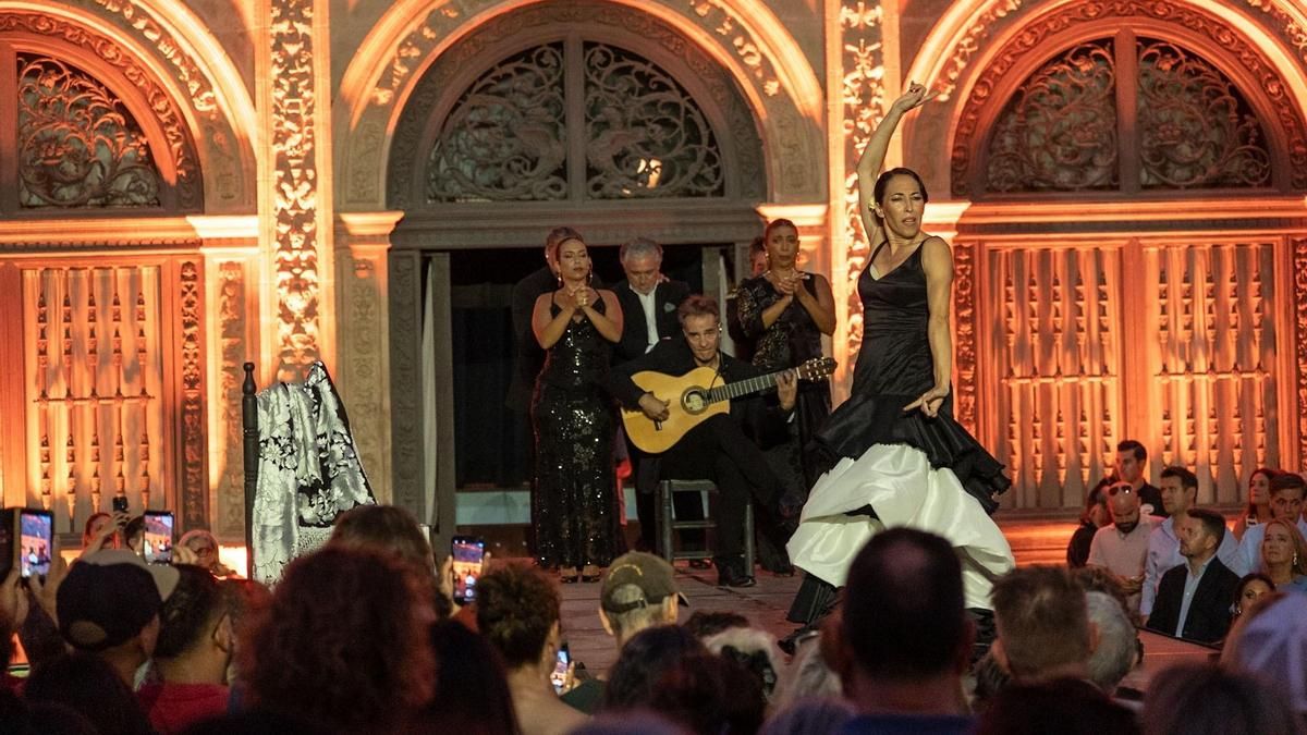 Un diálogo entre la arquitectura, el cante y la danza inaugura la XXIV Bienal de Flamenco con un 'Pregón cantado'