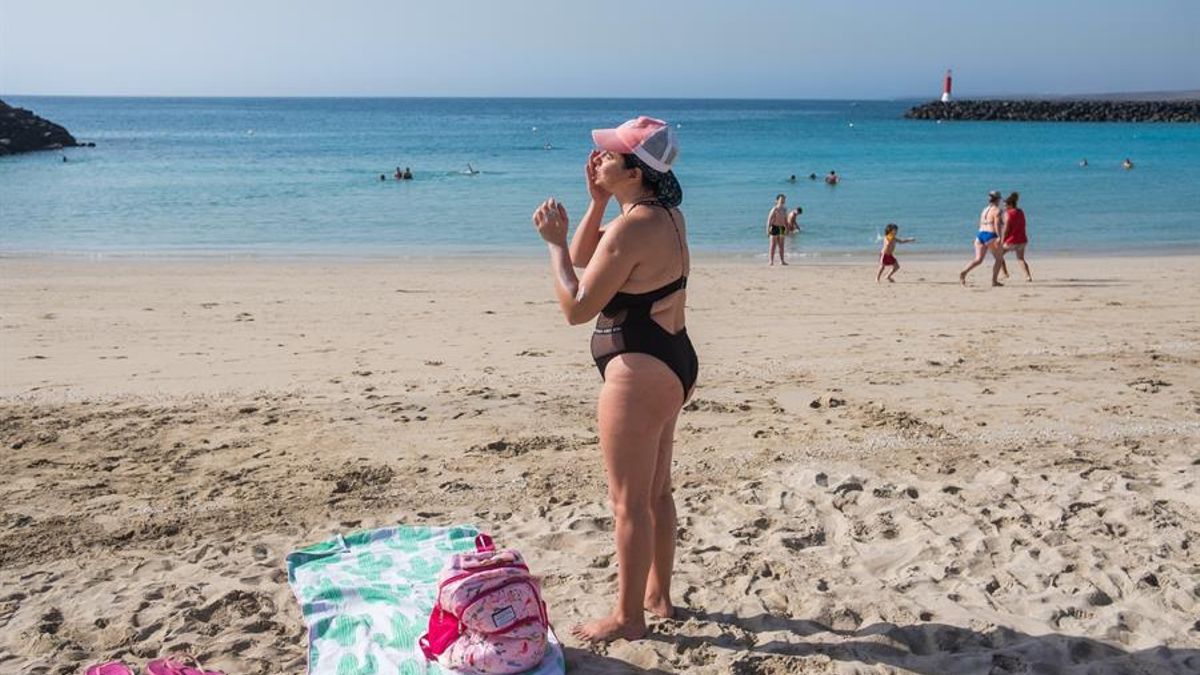 FOTOGALERÍA | La reapertura de playas en Canarias, en doce fotos