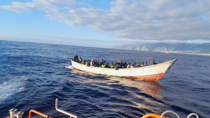 Rescatats 11 migrants en una pastera al sud de Formentera