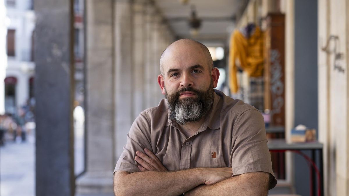 Pablo Batalla Cueto, autor del libro 'La bandera en la cumbre': "También en la montaña ha habido lucha de clases"