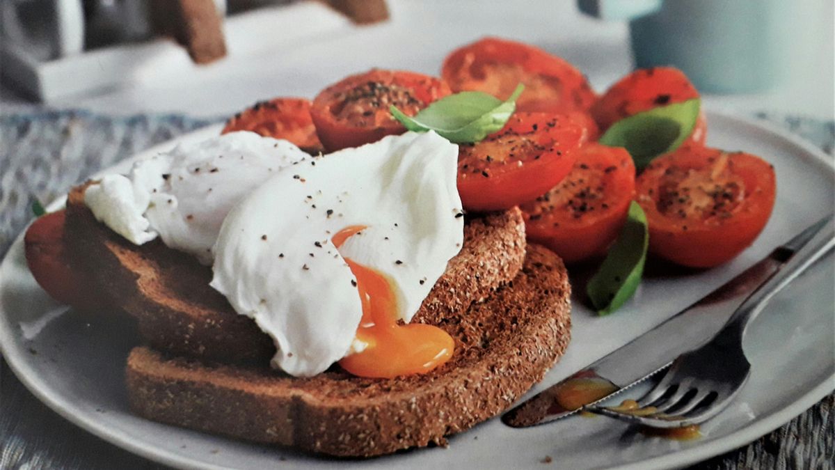 Ni jamón, ni aguacate: cinco propuestas saludables, sabrosas y nutritivas para disfrutar de la tostada en el desayuno
