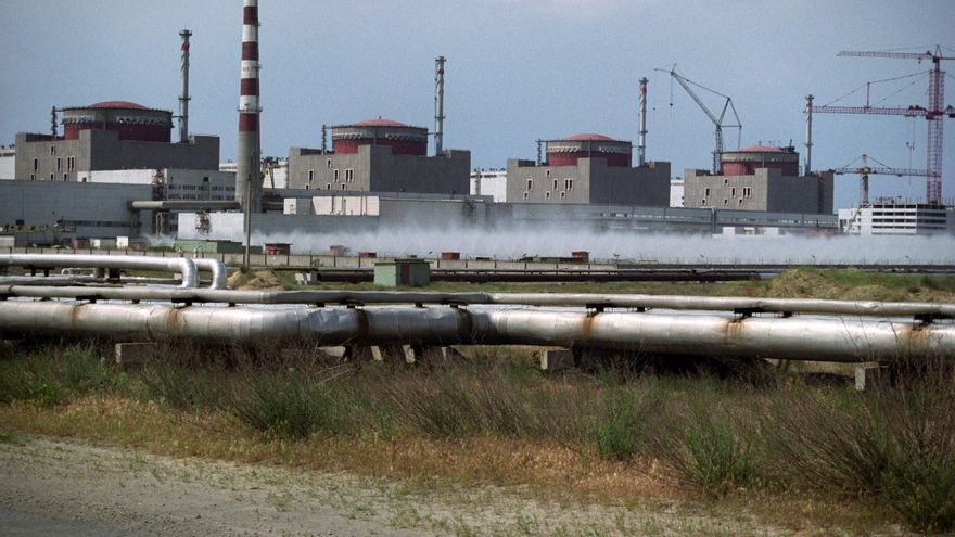 Fotografía de archivo de la central nuclear de Zaporiyia, en una fotografía de archivo. EFE/Sergei Supinsky