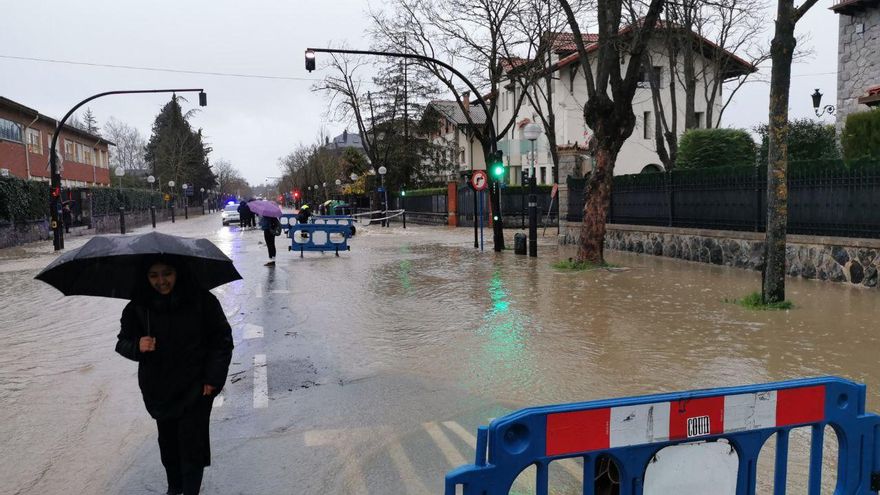Inundaciones en Vitoria y "maniobras preventivas" en los pantanos de Álava por las fuertes lluvias