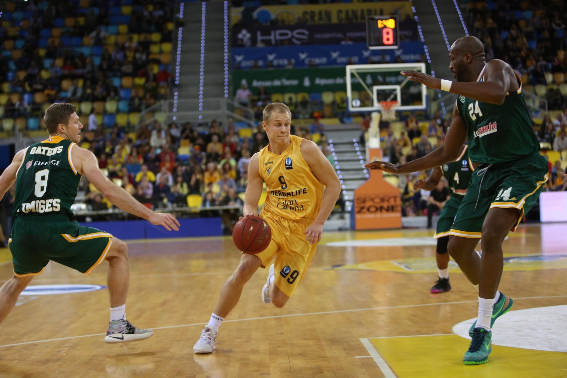 Imágenes del encuentro disputado en el Gran Canaria Arena entre el Herbalife y el Limoges. (Alejandro Ramos).