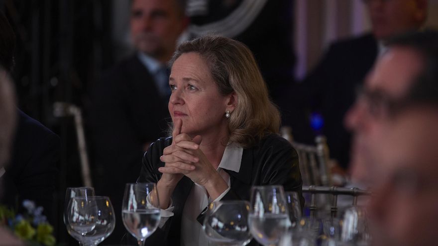 La vicepresidenta primera y ministra de Asuntos Económicos y Transformación Digital, Nadia Calviño, recibe el Premio Merca2 al Impulso a la Transformación Digital, en el hotel Rosewood Villa Magna, a 10 de noviembre de 2022, en Madrid (España).