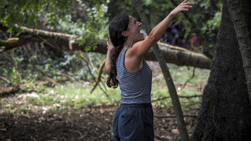 Laia Estruch durante la actuación en su pieza 'Cotxa'