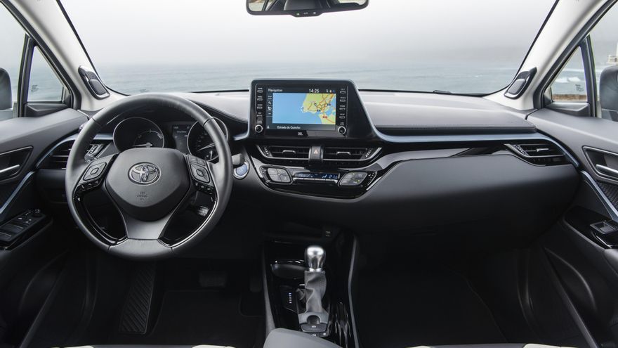 La pantalla de 8 pulgadas del sistema multimedia que preside el salpicadero del Toyota C-HR.