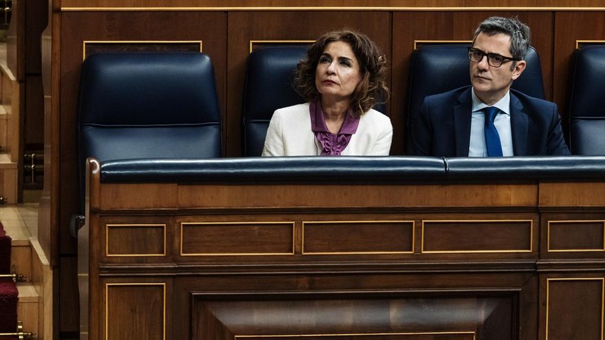 La vicepresidenta primera del Gobierno y ministra de Hacienda, María Jesús Montero, y el ministro de la Presidencia, Justicia y Relaciones con las Cortes, Félix Bolaños.