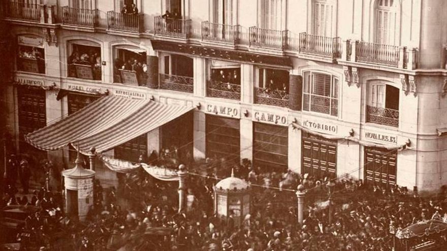 Los toldos de la Puerta del Sol que se anticiparon 160 años a los que Almeida instalará en 2025