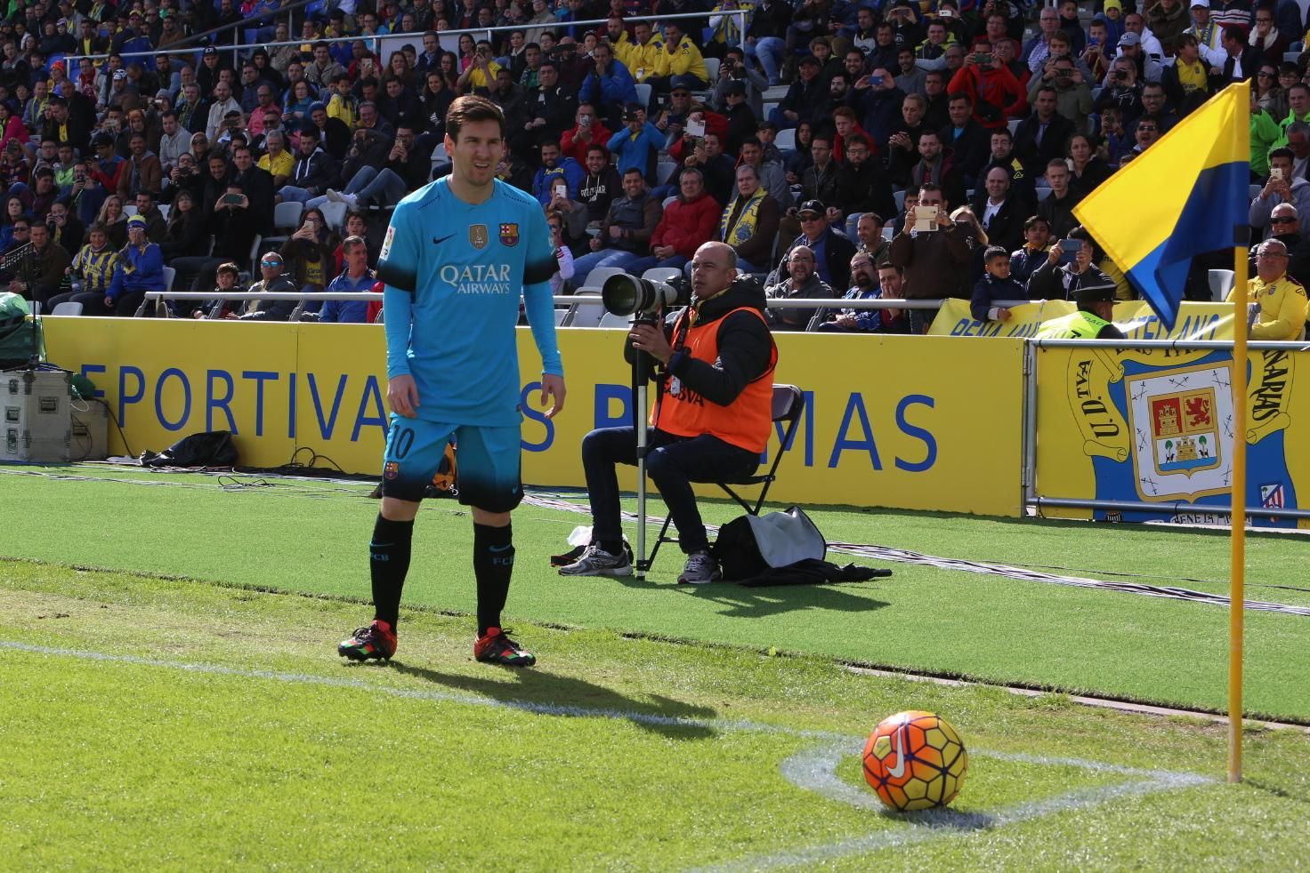 Imágenes del partido entre la UD Las Palmas y el FC Barcelona en el Estadio de Gran Canaria. (Alejandro Ramos).