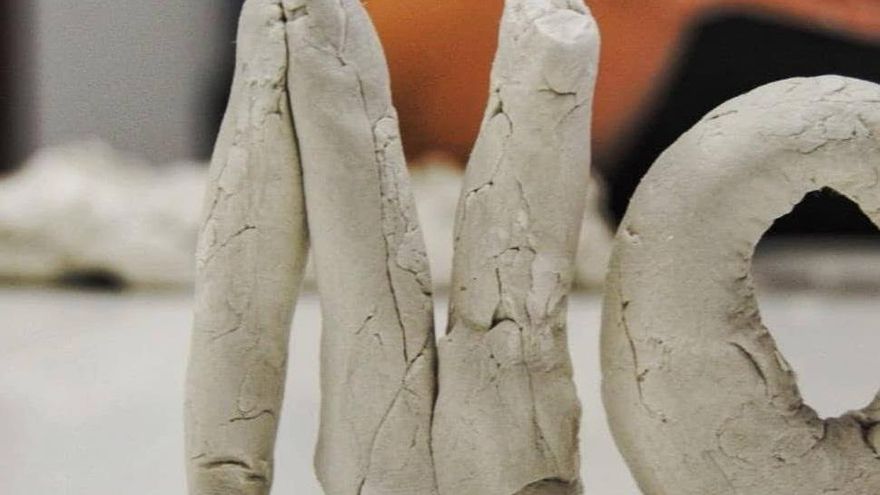 Autocuidado para salir de la "burbuja machista" y convertirse en referente para las hijas: un caso de Cuenca