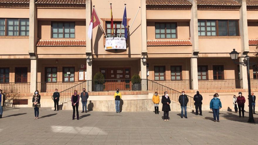 Minuto de silencio con motivo del 25N en un centro educativo de Ciudad Real