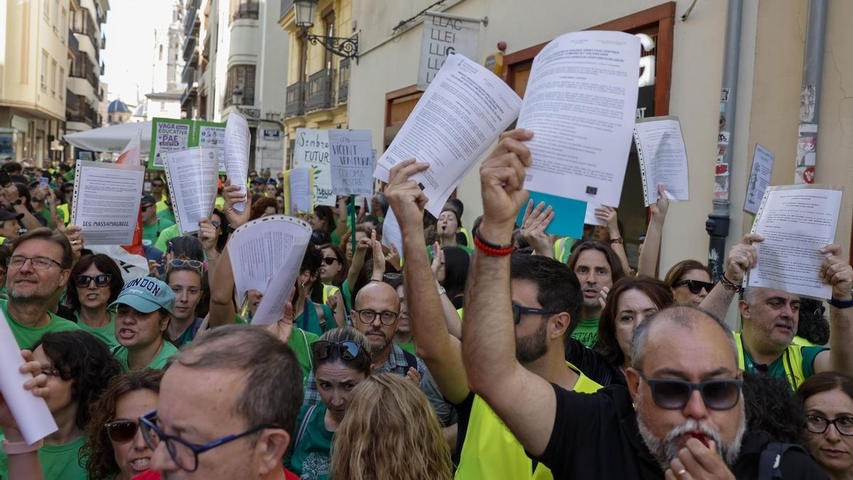 Més de cent equips directius de centres educatius valencians presenten la seua dimissió: "Ja n'hi ha prou de promeses incomplides"