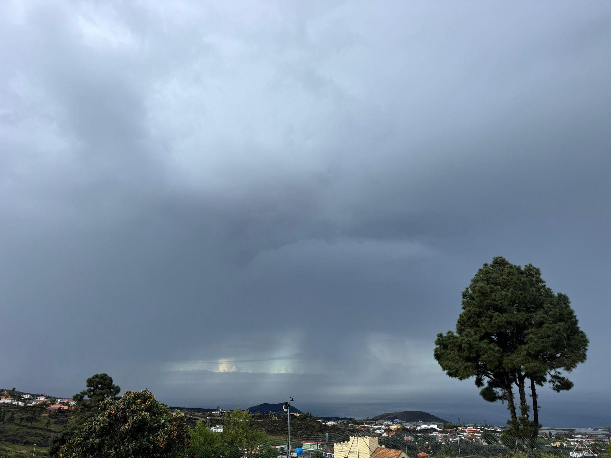 Día de lluvias copiosas este martes en La Palma  (zona oeste).