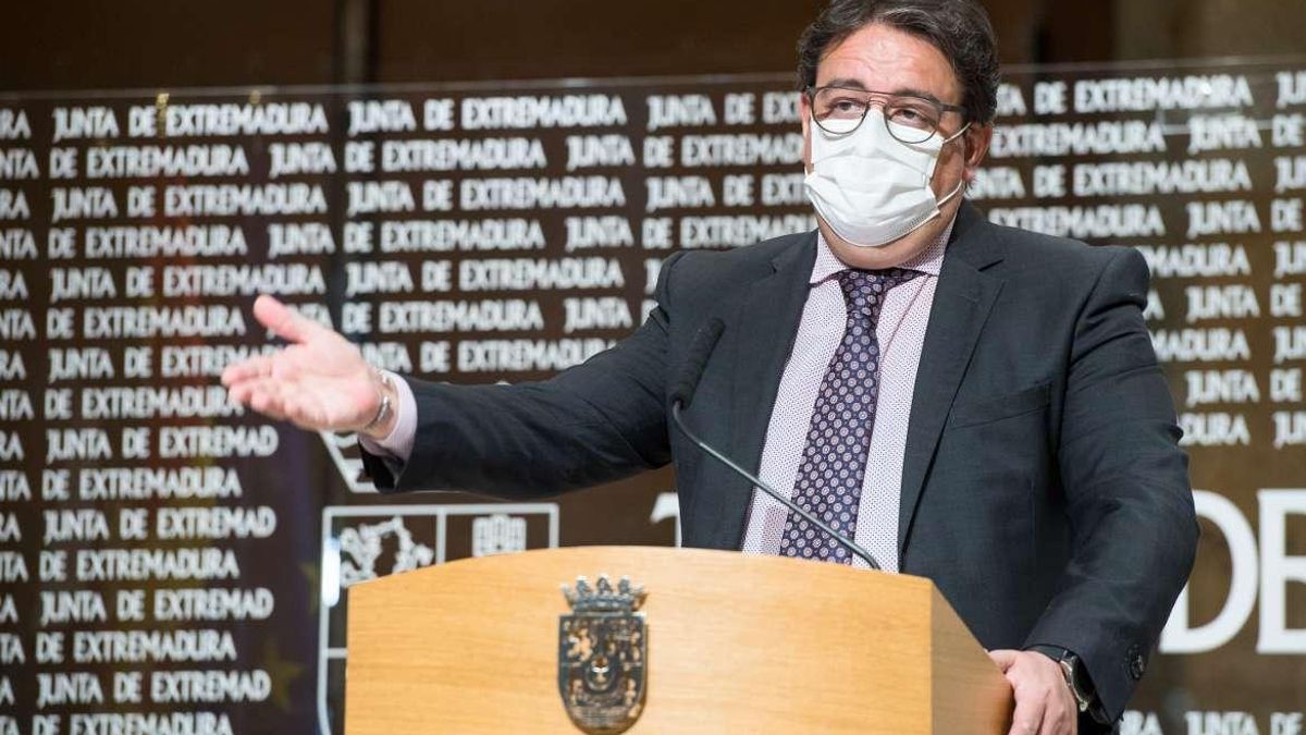 El consejero de Sanidad y Políticas Sociales, José María Vergeles
