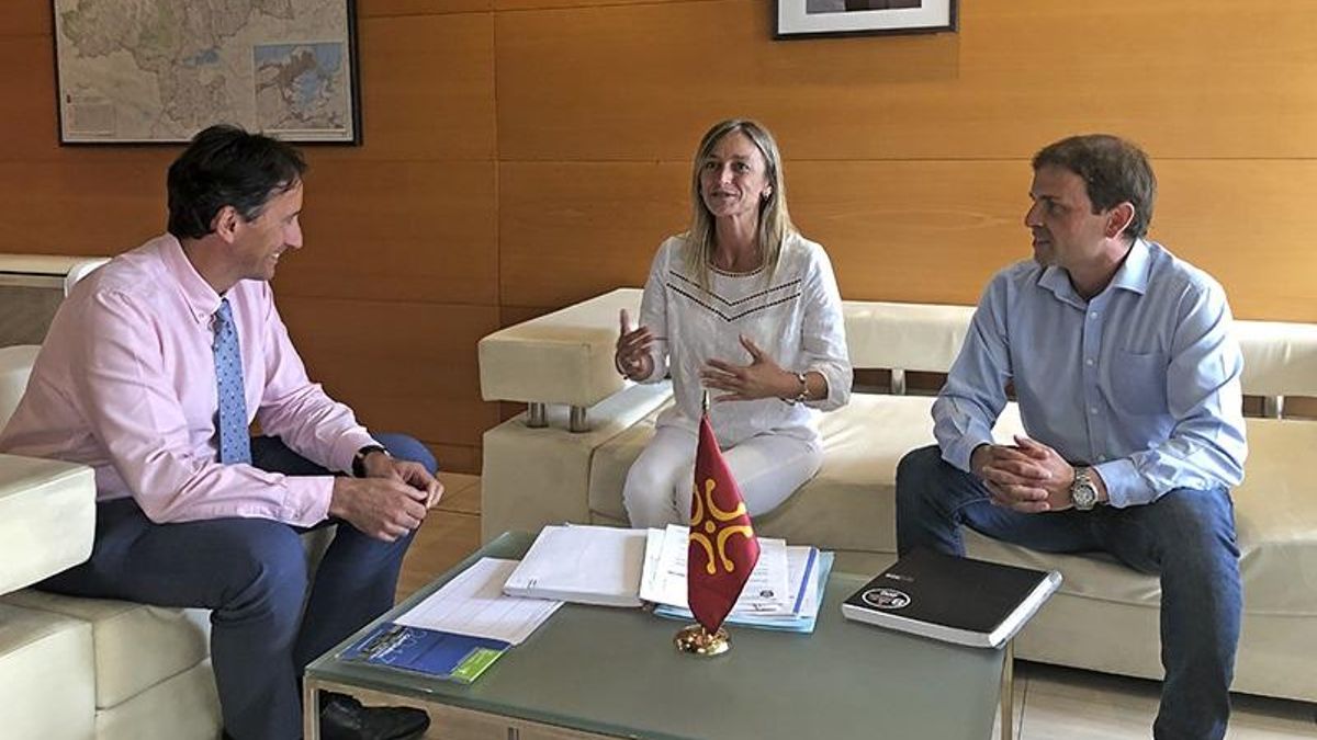Gobierno accede a petición de Castro y para el teatro proyectado en el Ágora para estudiar ubicarlo en Pachi Torre