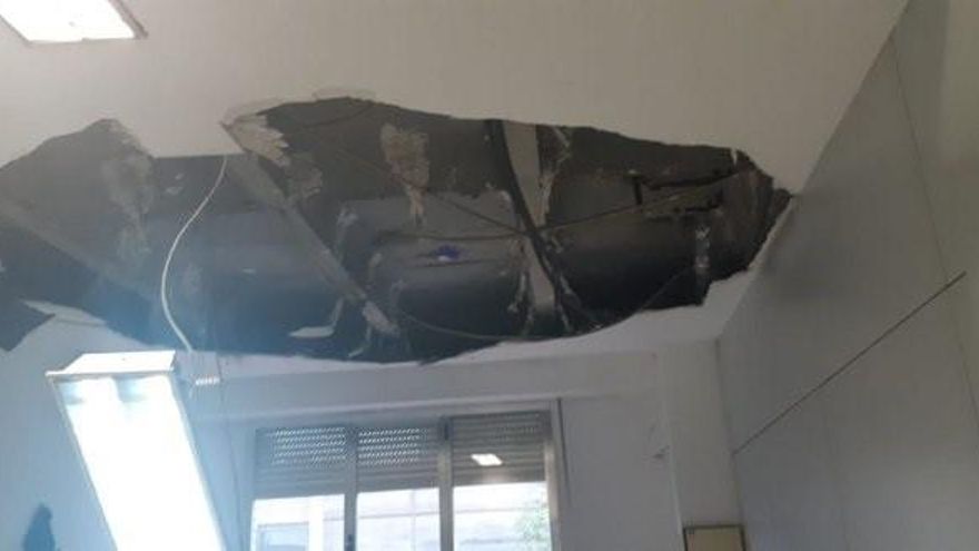 Rotura del falso techo en una habitación del Gregorio Marañón.