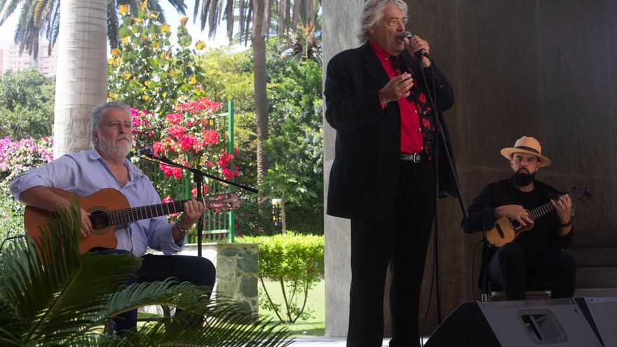 Caco Senante durante su actuación.