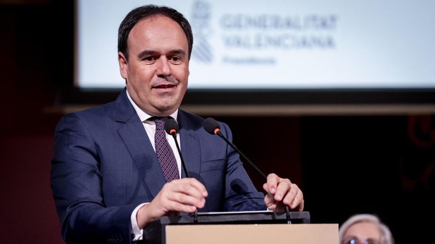 La Diputación de Valencia estiró la ley de función pública a favor de la pareja de Llorca para ficharla