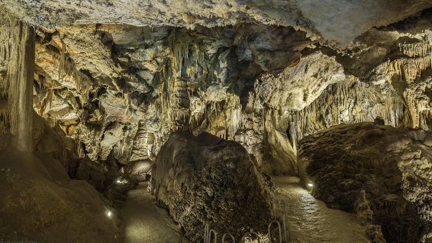 Las Grutas de Cristal, un monumento natural único y referente arqueológico en Aragón