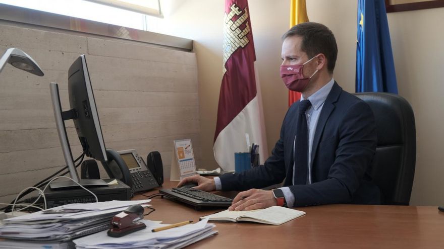 El director de universidades en Castilla-La Mancha: "Equiparar tasas de grados y másteres nos ha funcionado bien"