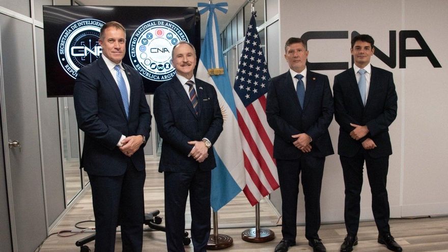 La SIDE toma impulso entre la visita de Peter Thiel y el nuevo protagonismo del "comisario político" de Santiago Caputo