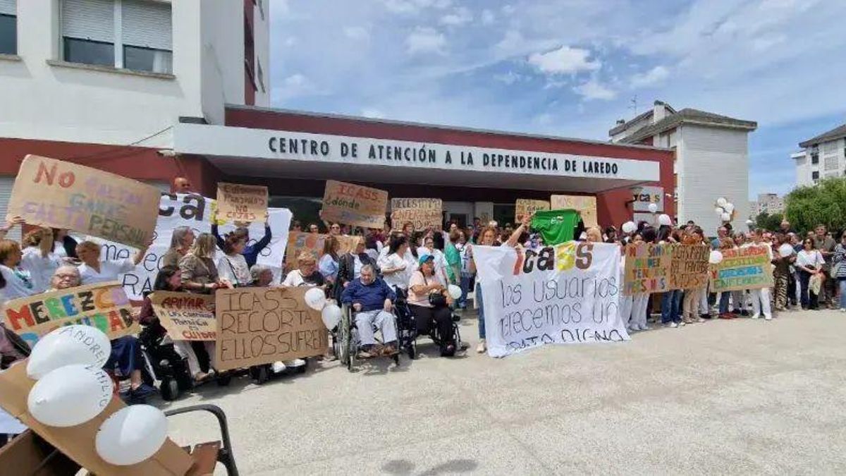 El CAD de Laredo intensifica su protesta este jueves ante el ICASS por la falta de personal y la degradación del servicio
