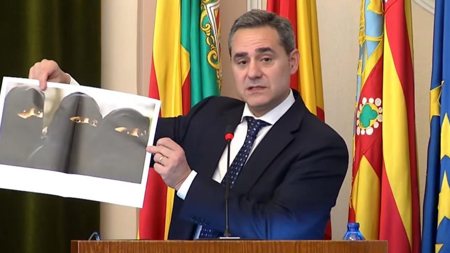 PP y Vox imponen su mayoría en Castelló y prohíben el burka en todos los edificios municipales