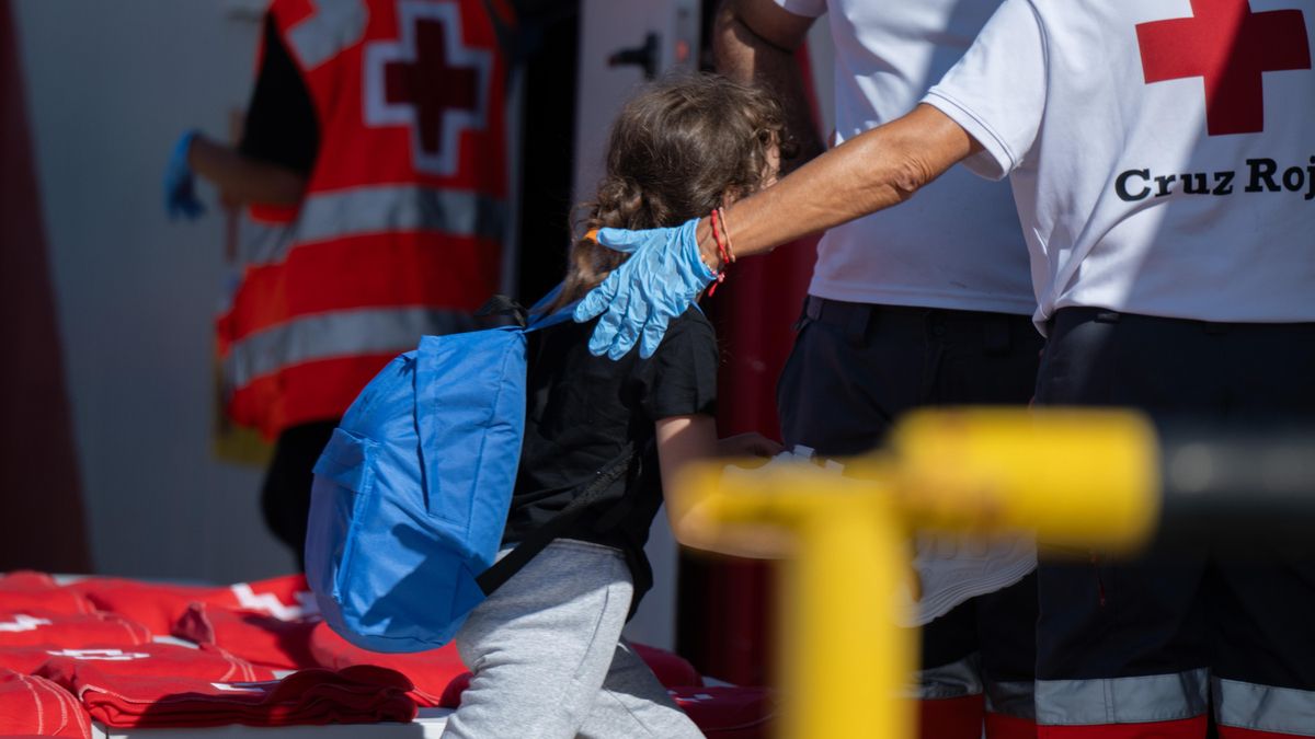 El Gobierno ha firmado ya 81 expedientes de menores migrantes para su traslado de Canarias a la Península