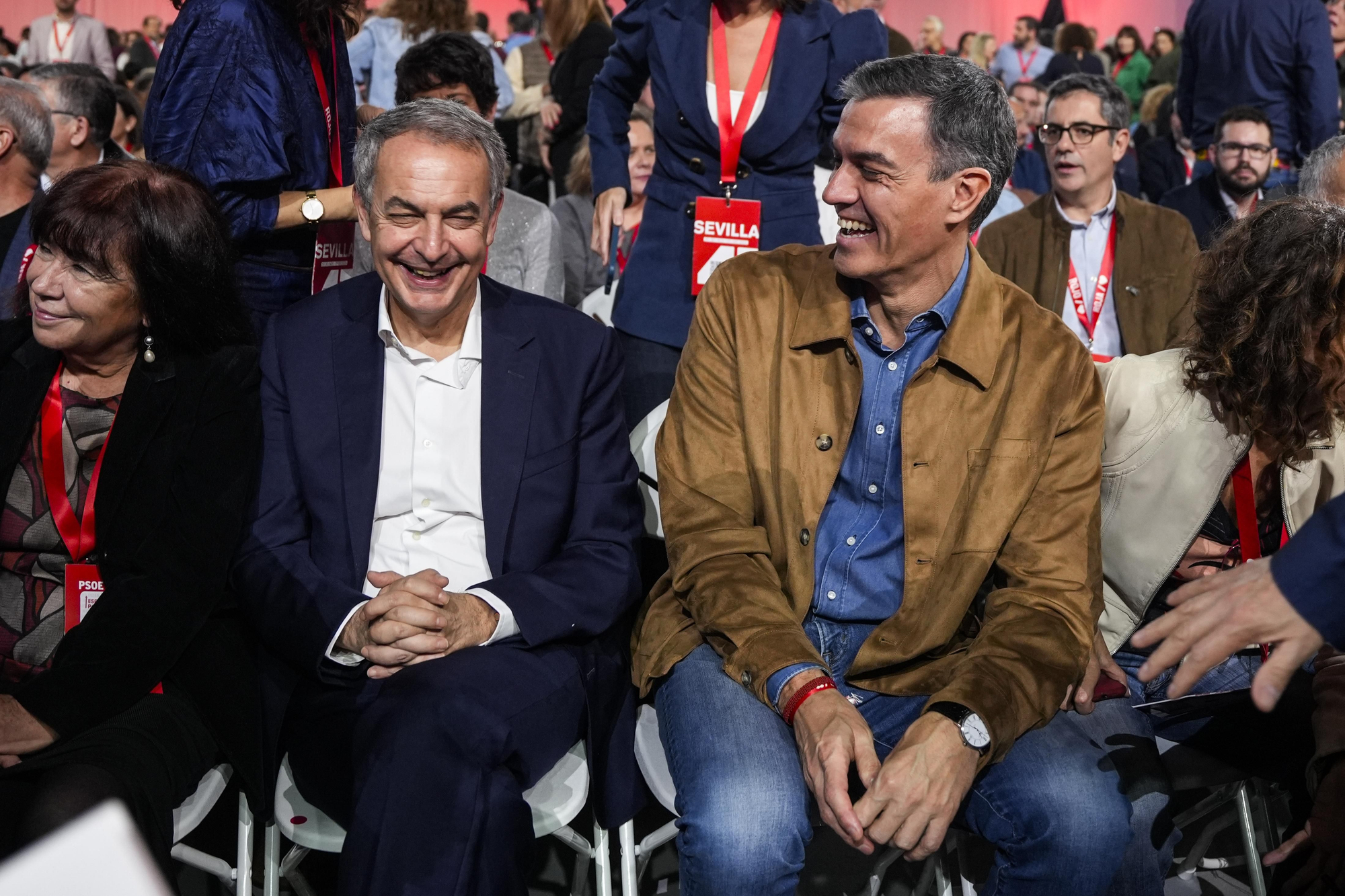 Zapatero y Sánchez en el congreso del PSOE de 2024 en Sevilla.