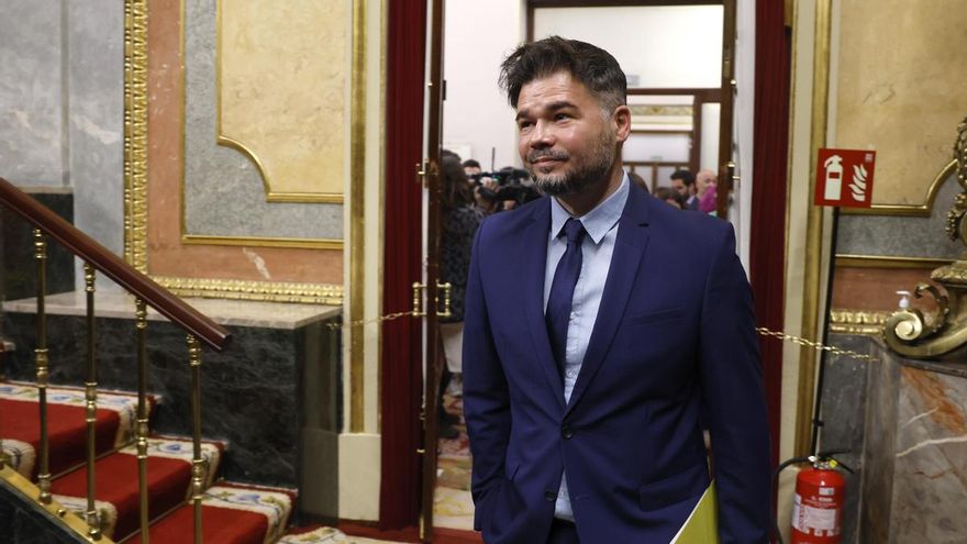 El portavoz de ERC, Gabriel Rufián, a su llegada al pleno del Congreso este miércoles.