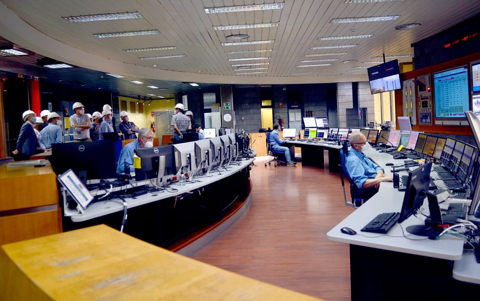 Sala de control de la central.