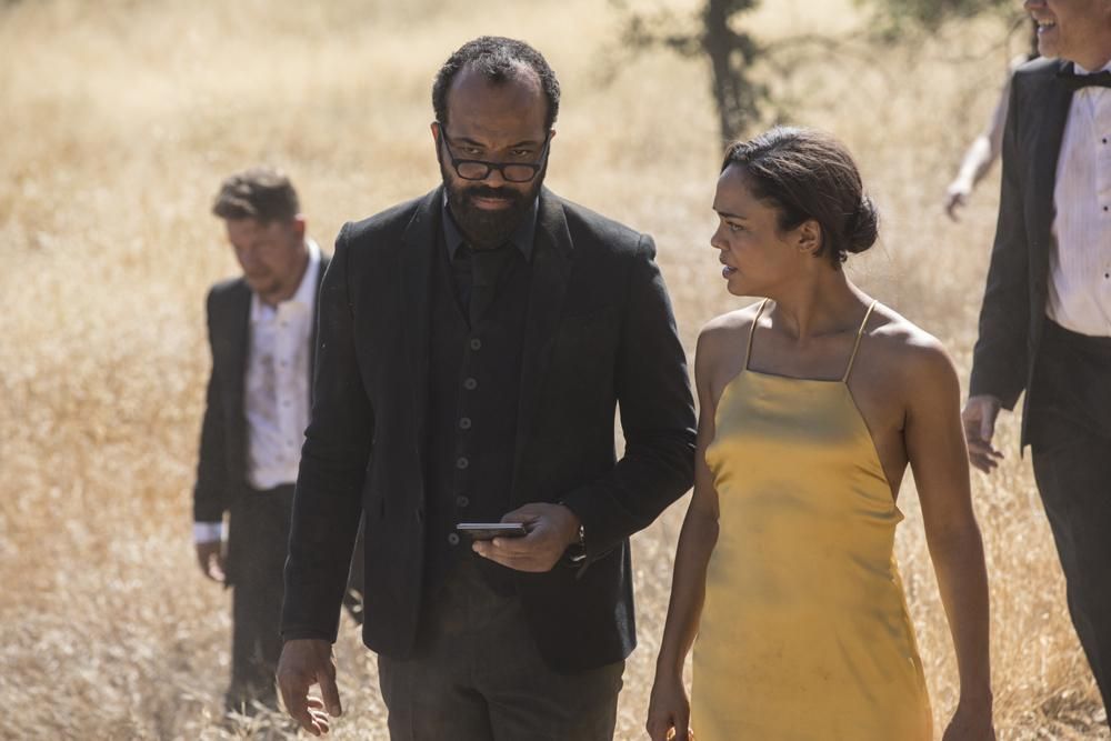 Bernard y Charlotte, en una imagen de la segunda temporada de Westworld