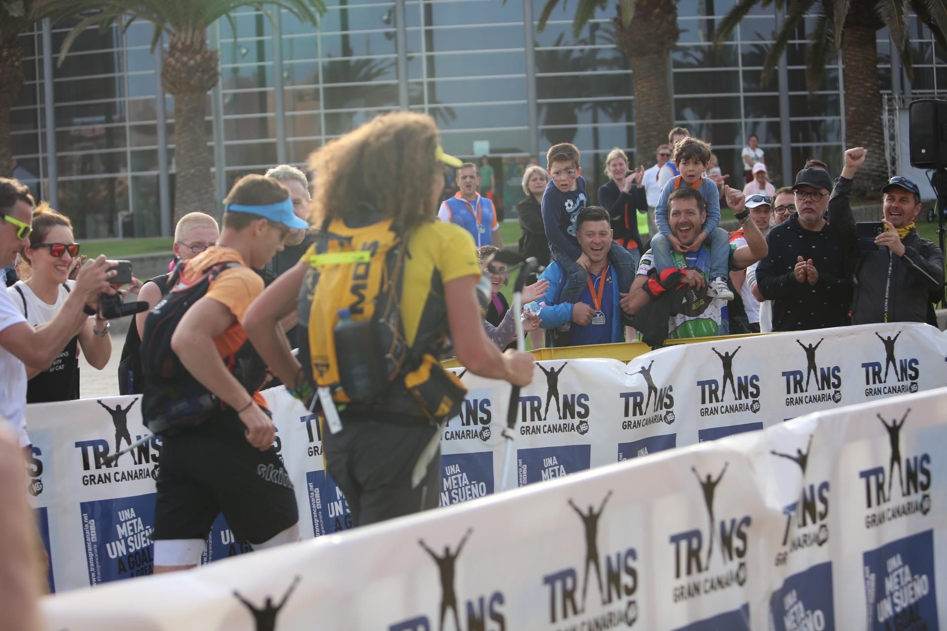 Entrada a meta de Peter Kienzl y Luca Papi. Alejandro Ramos.