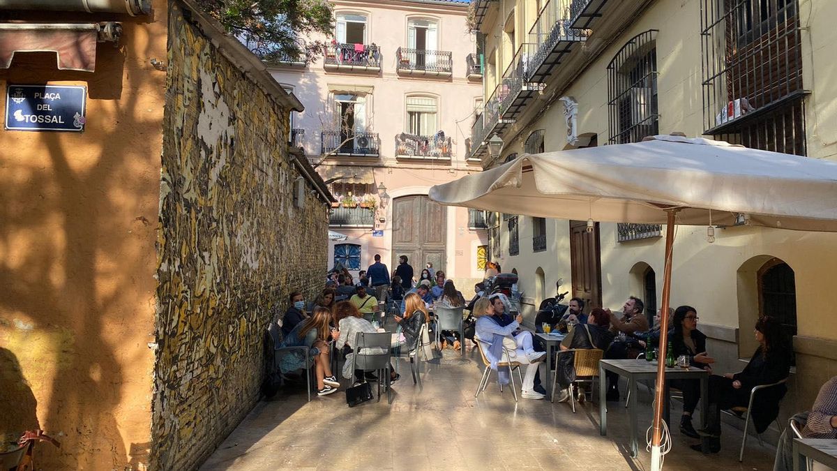 Terrazas junto a la plaza del Tossal, donde se habilitará un sonómetro.