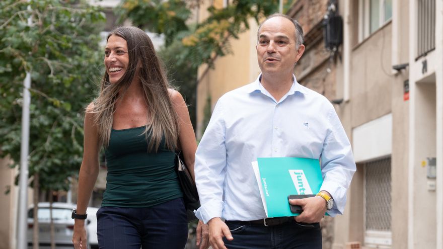 Archivo - La candidata número 1 de Junts per Catalunya por Barcelona al Congreso de los Diputados, Míriam Nogueras, y el secretario general de Junts per Catalunya, Jordi Turull, a su llegada a una reunión del partido para valorar los resultados de las ele