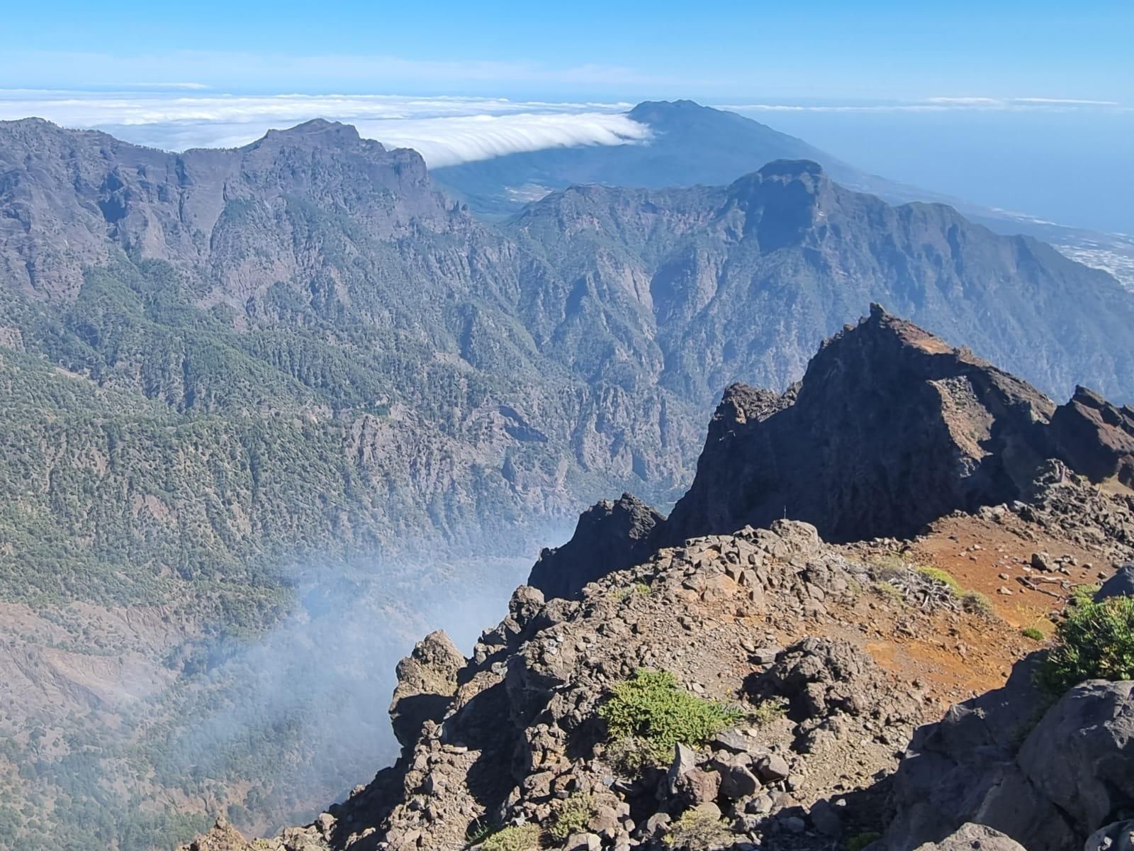 El incendio en La Caldera obliga a cerrar varios senderos. PERSONAL DEL PARQUE